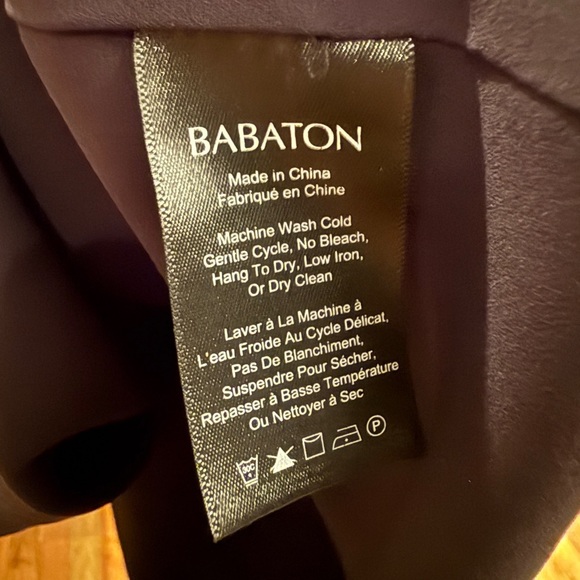 Aritzia Women’s Sleeveless V-Neck Top - Picture 4 of 6